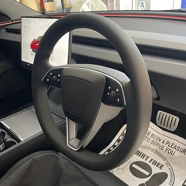 横浜市 テスラ モデル3 ハイランド TBR ヨークステアリング取付