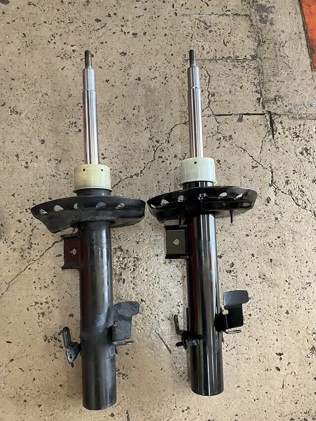 ショックアブソーバー交換 レンジローバー イヴォーク 173,030円（税込