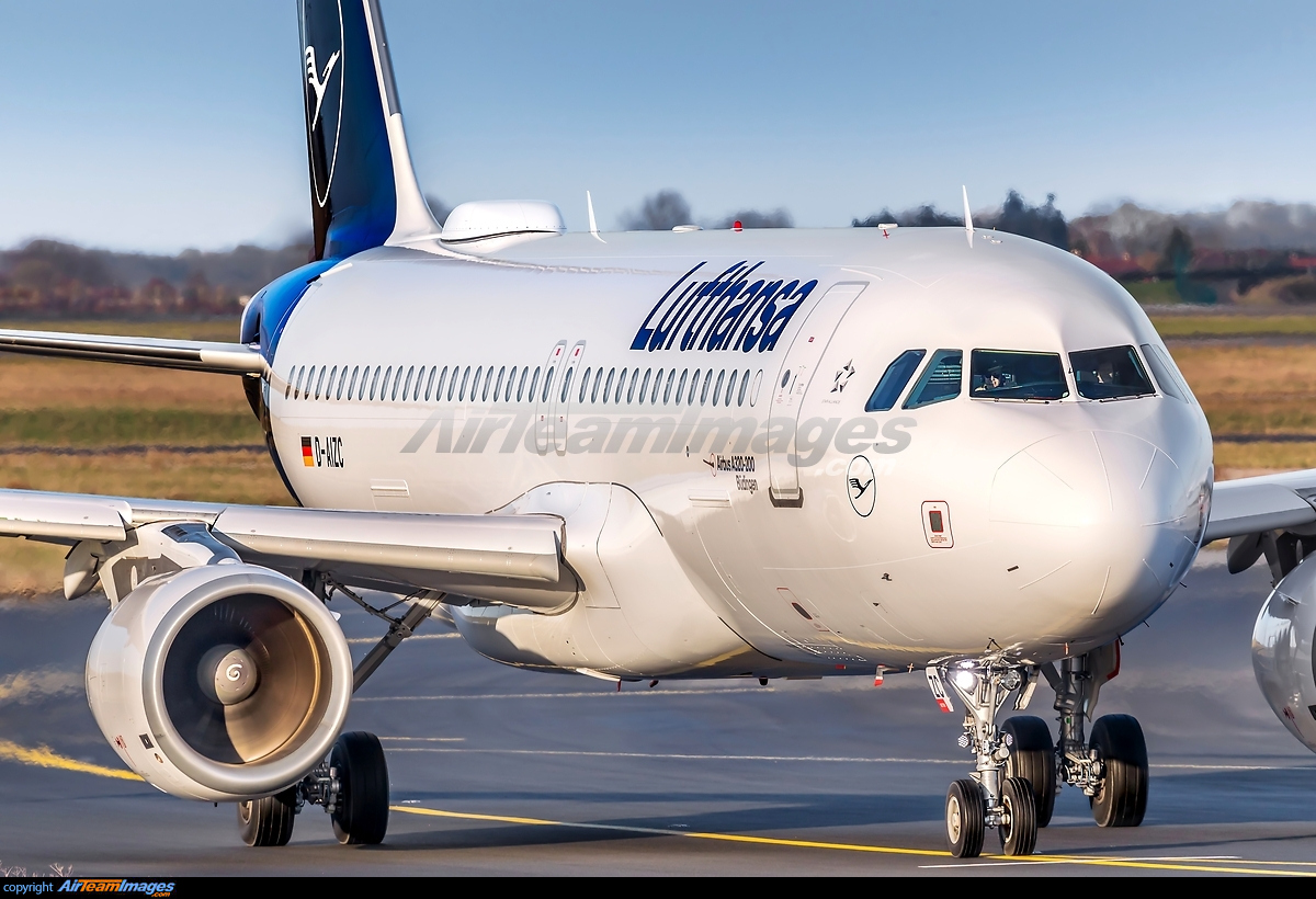 Airbus A320-211 Lufthansa D-AIZC - AirTeamImages.com