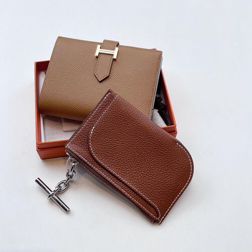 品格漂うエルメスの名刺入れ。ファーストエルメスにもおすすめの