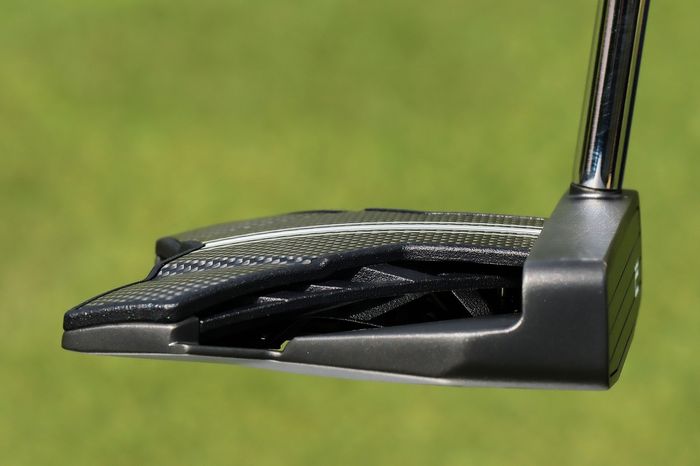 ツアープロコーチも驚いた！？ コブラ最新パターは“ミスヒットでも順