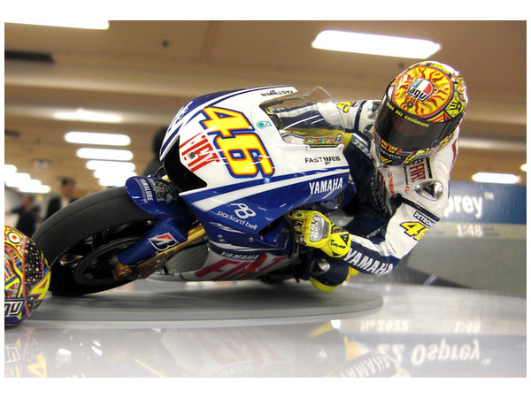 1/12 バレンティーノ ロッシ ハイスピードライディング | HLJ.co.jp