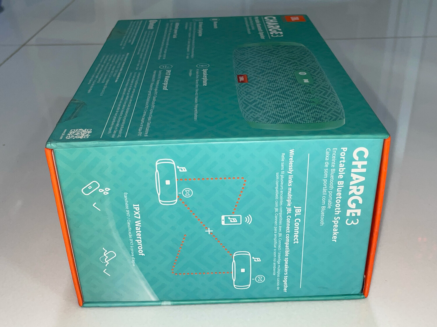 JBL Charge 3 Wireless Portable Speaker, Green - Rs.9930