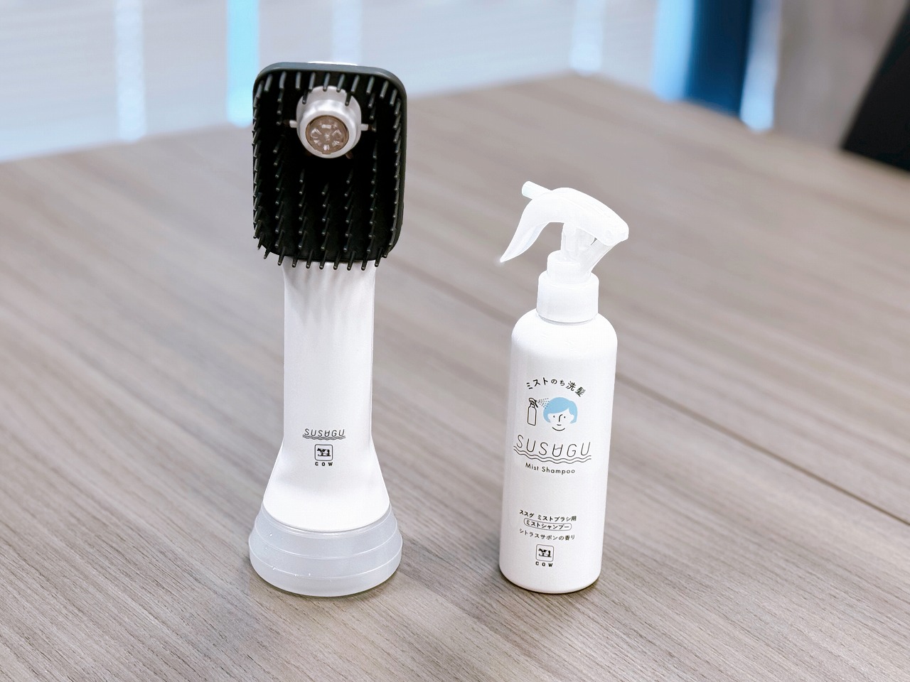 牛乳石鹸が家電を開発!?服を着たまま洗髪できる「SUSUGU」を体験して