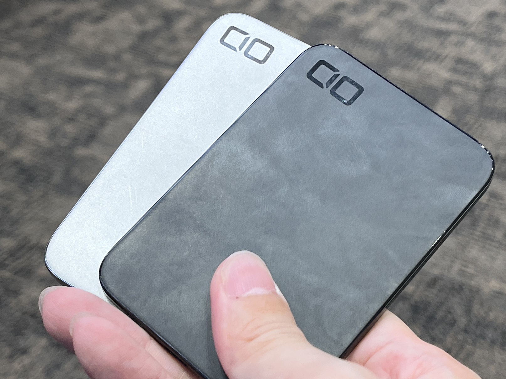 わずか5mm！究極の薄さと機能美を実現したCIOのモバイルバッテリー