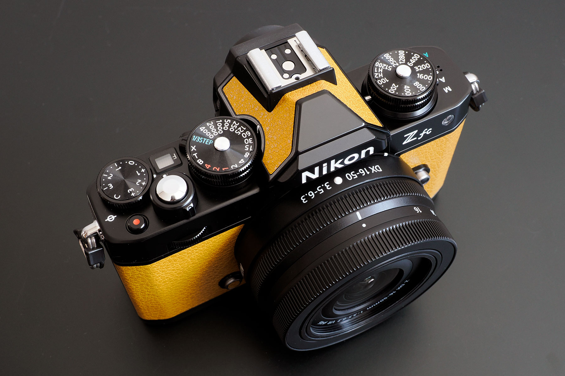 プレミアムエクステリアのNikon「Z fc」で自分だけの昭和レトロを撮る