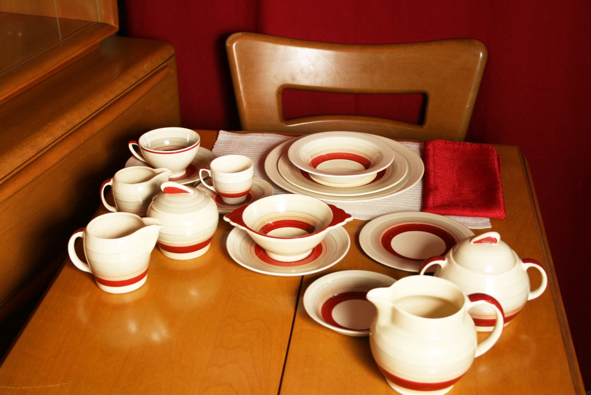 susie-cooper – International Museum of Dinnerware Design