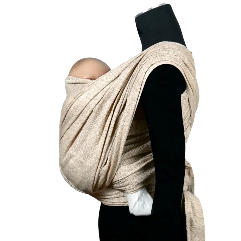 どんな服にも合わせやすいウォームベージュのベビーラップ 男女兼用に