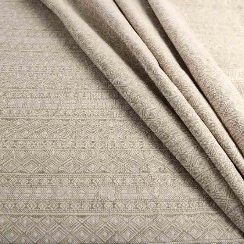 どんな服にも合わせやすい男女兼用向けのスリング。初心者、新生児に