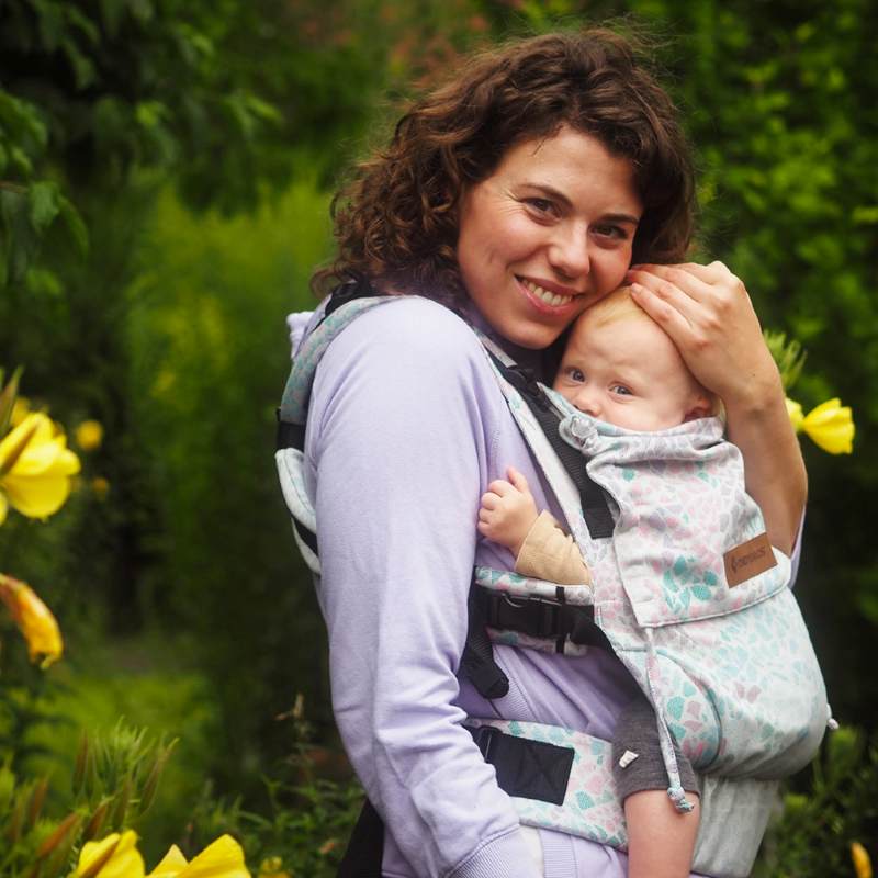 淡いパステルカラーが人気のおしゃれ抱っこ紐｜ディディフィックス