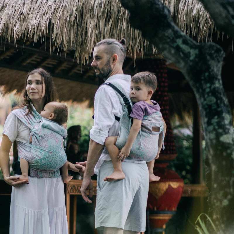 重たくなってきた子どもにも疲れにくいかわいいパステルカラーの抱っこ