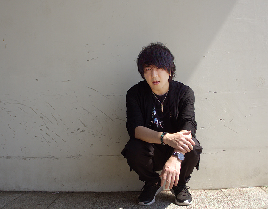 椎名慶治がラッパーZEROをゲストに迎え、無観客生配信ライブの開催決定