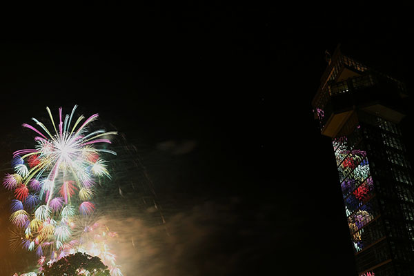 2025年開催】18,000発が夜空を染める！大洗 花火大会の感動体験