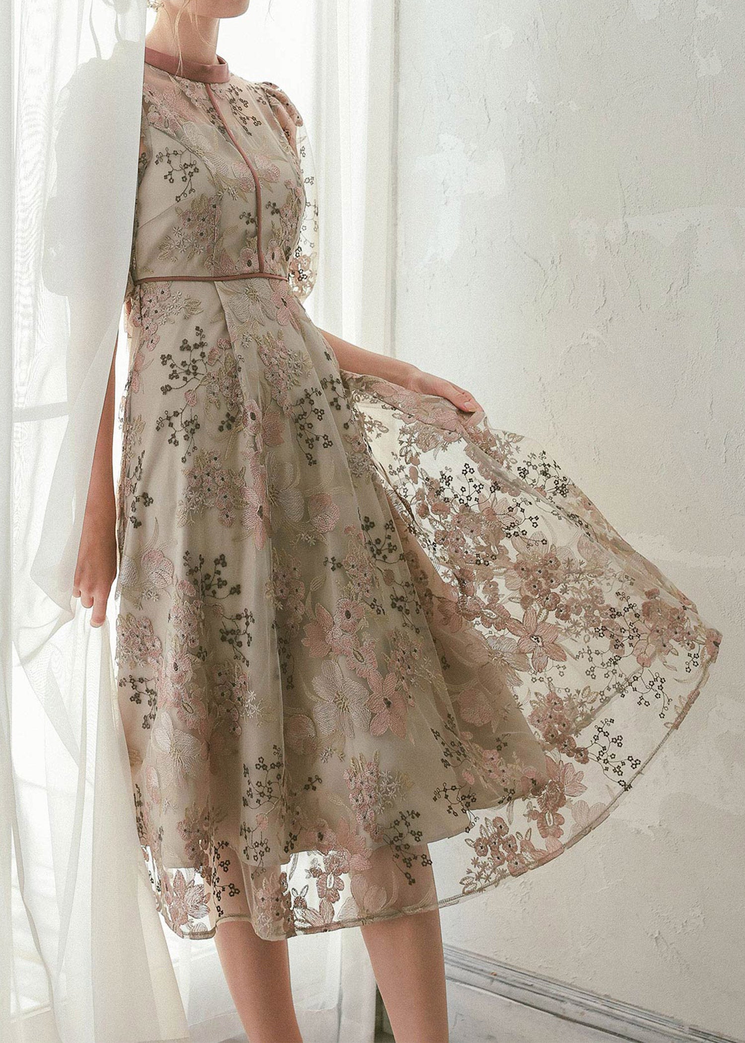 フラワーエンブロイダリードレス|DorryDoll