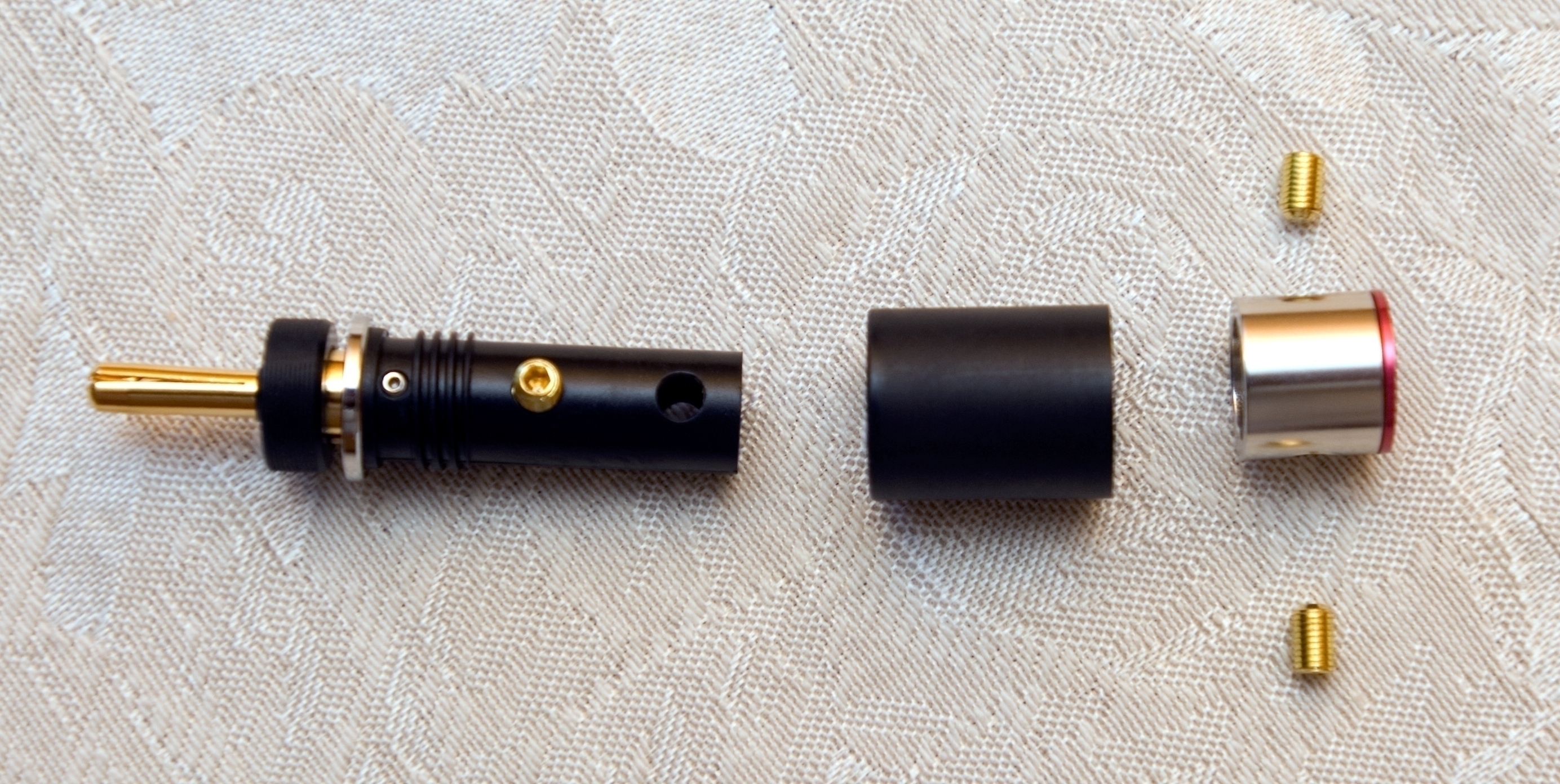 Furutech FT 212 R Banana Connectors - Douglas Connection