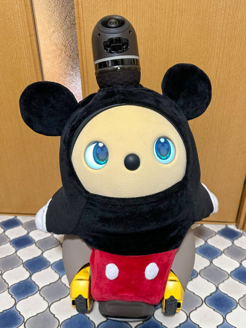 オリジナル専用服にミッキー瞳 ミッキーマウス仕様の「LOVOT」が初登場
