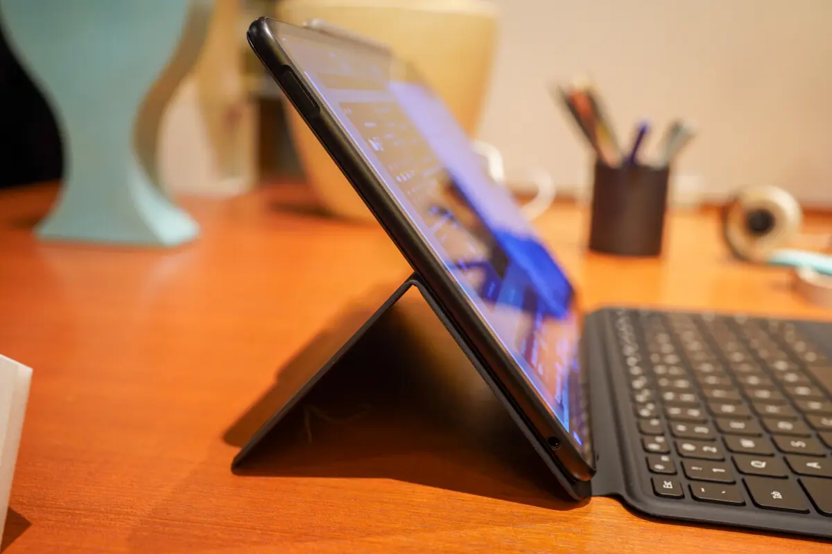 HUAWEI、初の有機ELタブレットPC「MateBook E」と14型ノートPC