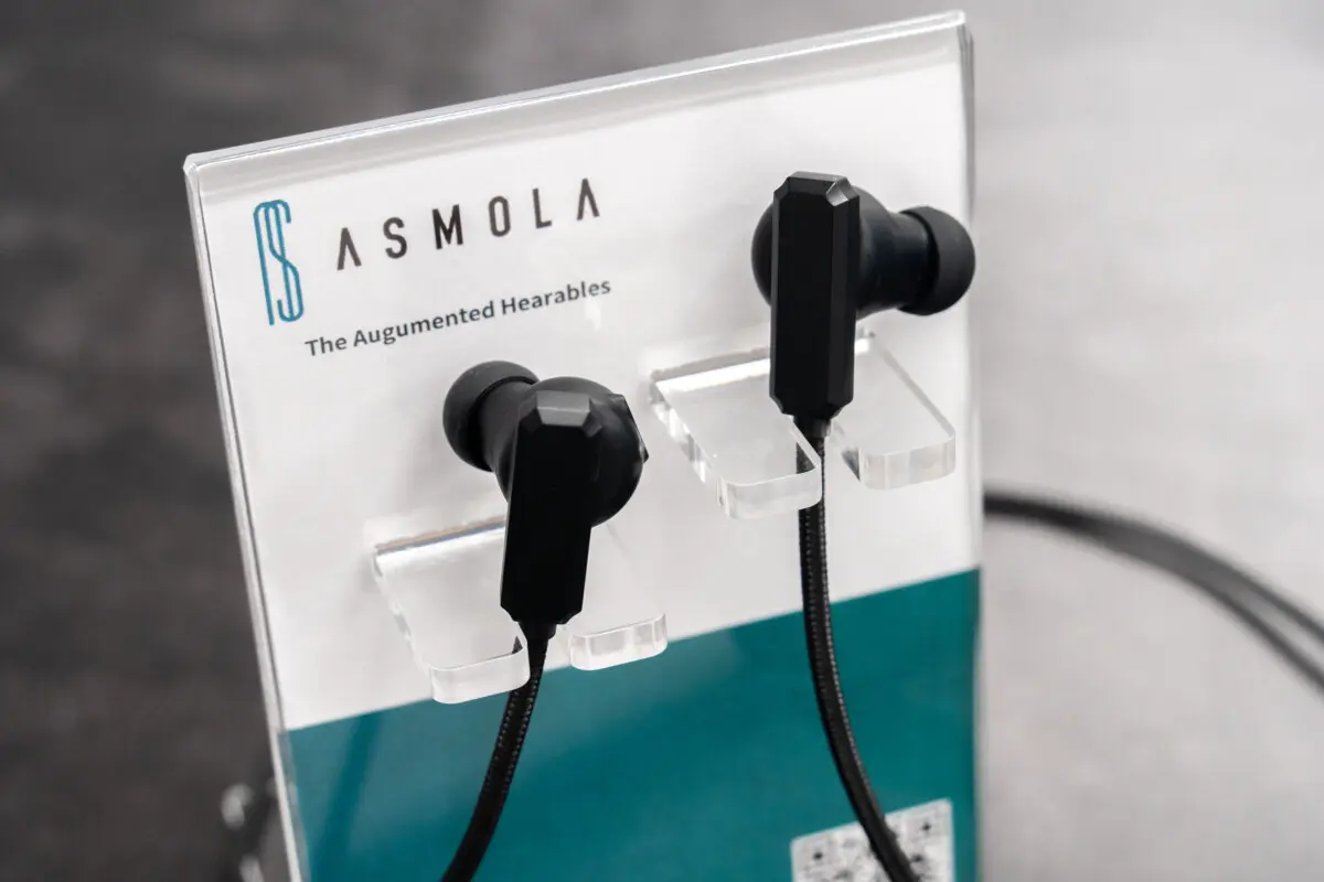 日本最大手の補聴器メーカーが手掛ける集音イヤホン「ASMOLA」、GREEN