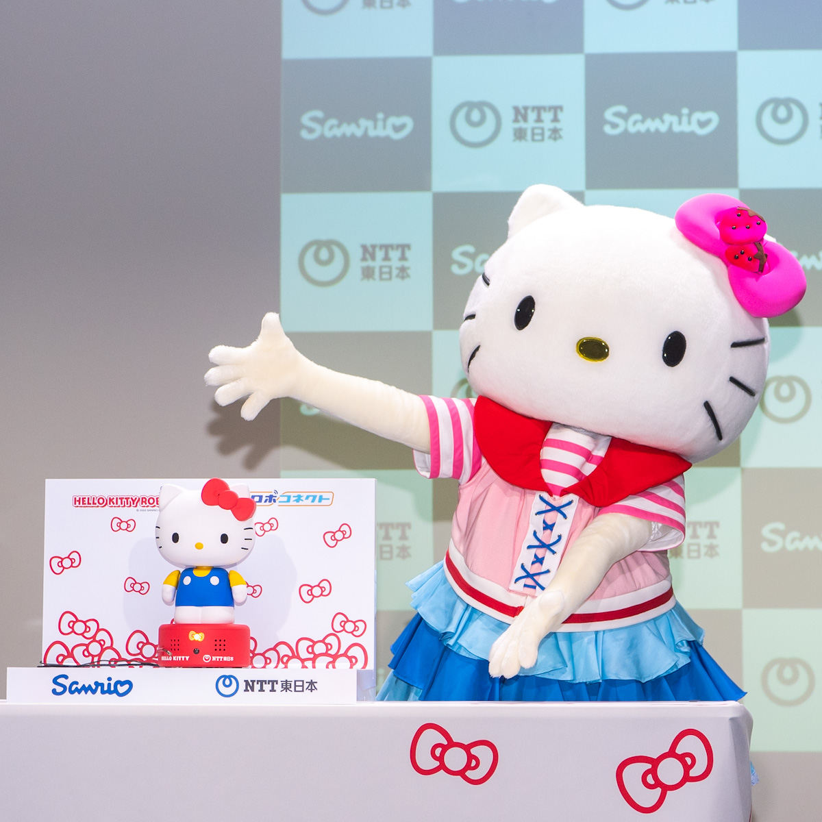 受付・検温・プレゼンなど6つの機能！HELLO KITTY ROBOT（ハローキティ
