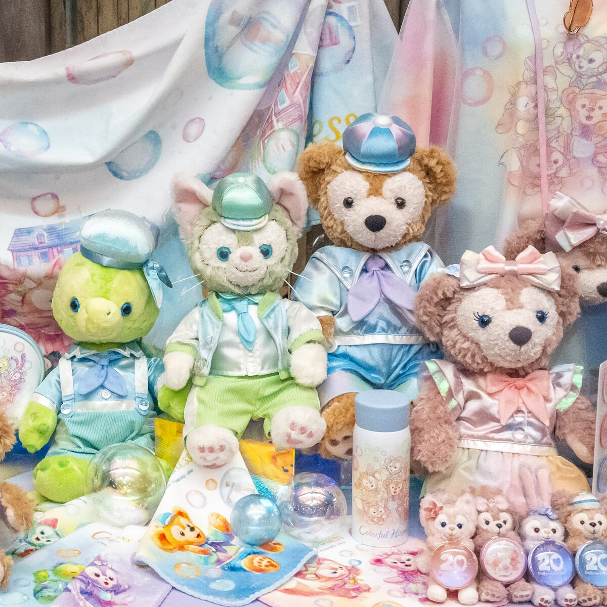 虹色をイメージ！東京ディズニーシー“ダッフィー＆フレンズ20周年