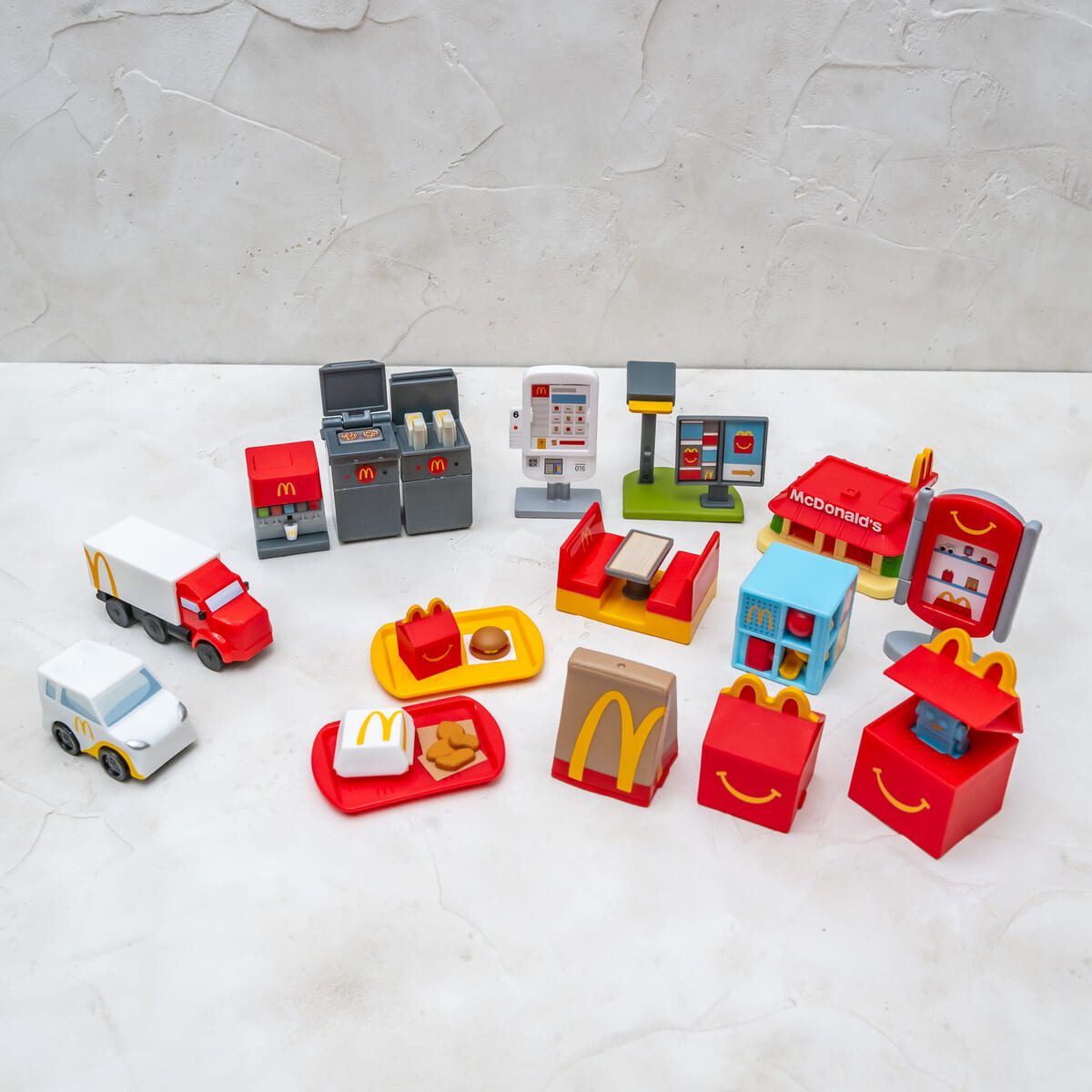 手のひらサイズのオリジナルおもちゃ全18種！マクドナルド ハッピー