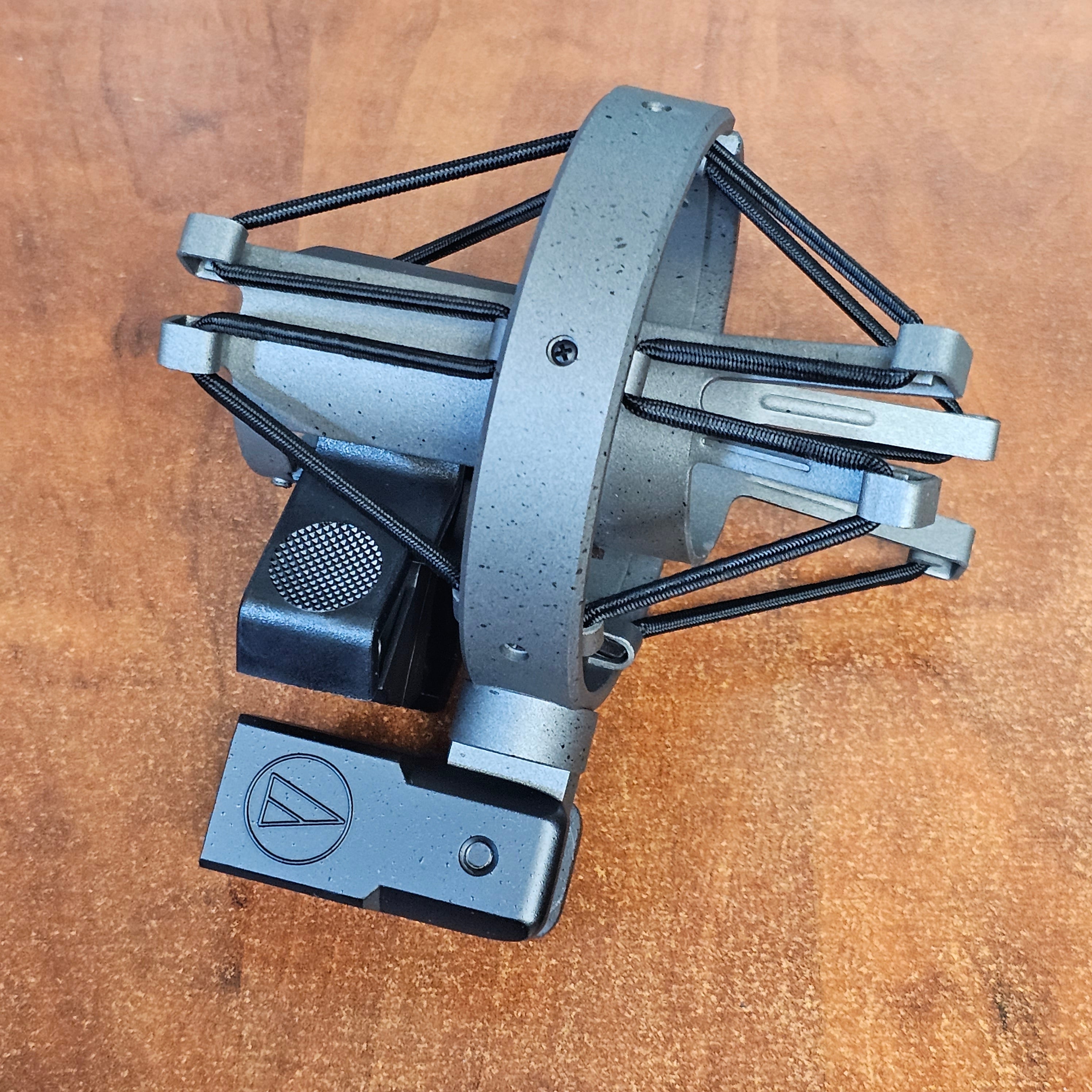 オーディオテクニカ AT822（マイク）、AT8410a（ショックマウント