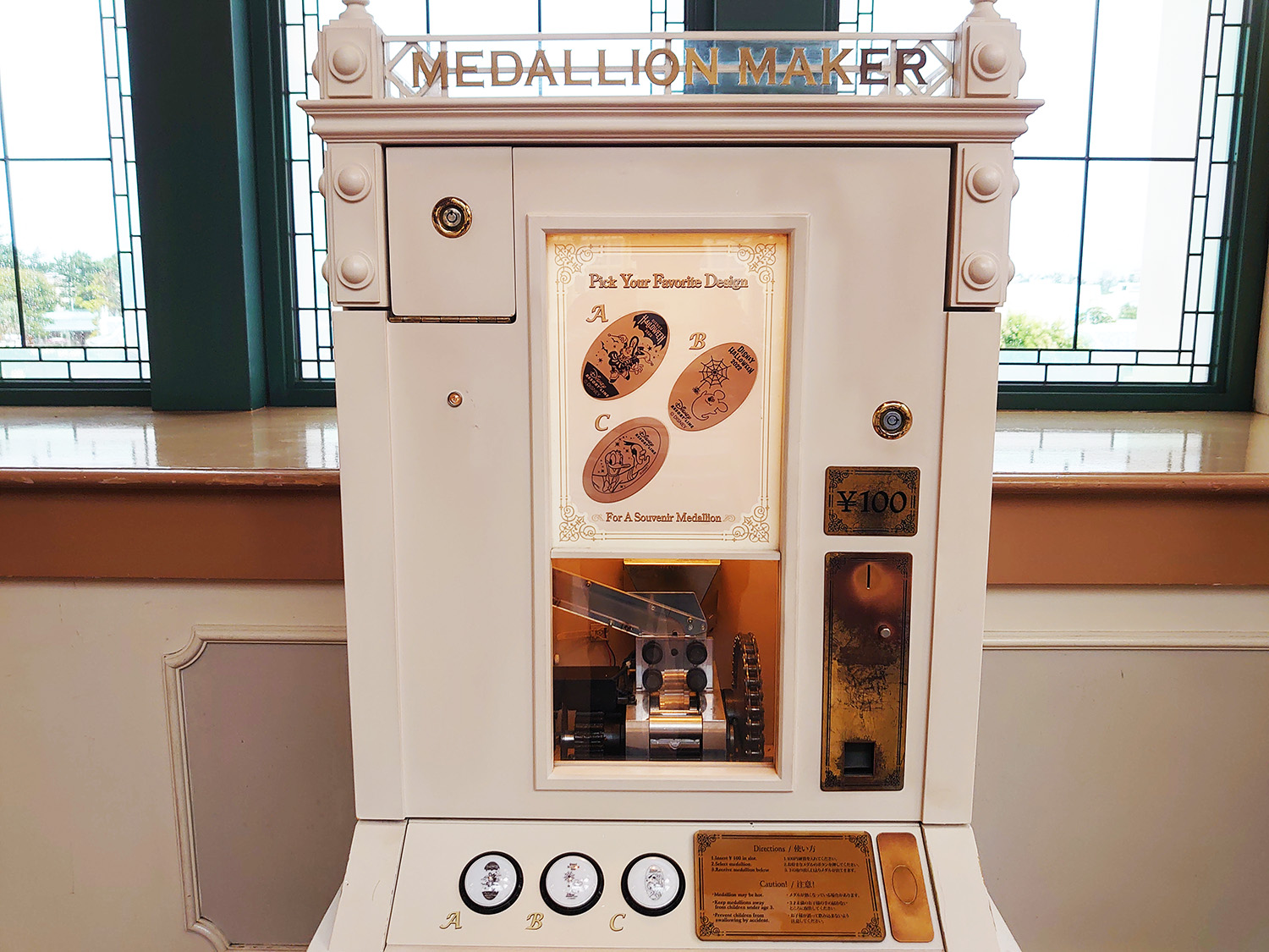 インパしないでディズニーハロウィンのスーベニアメダルを集める