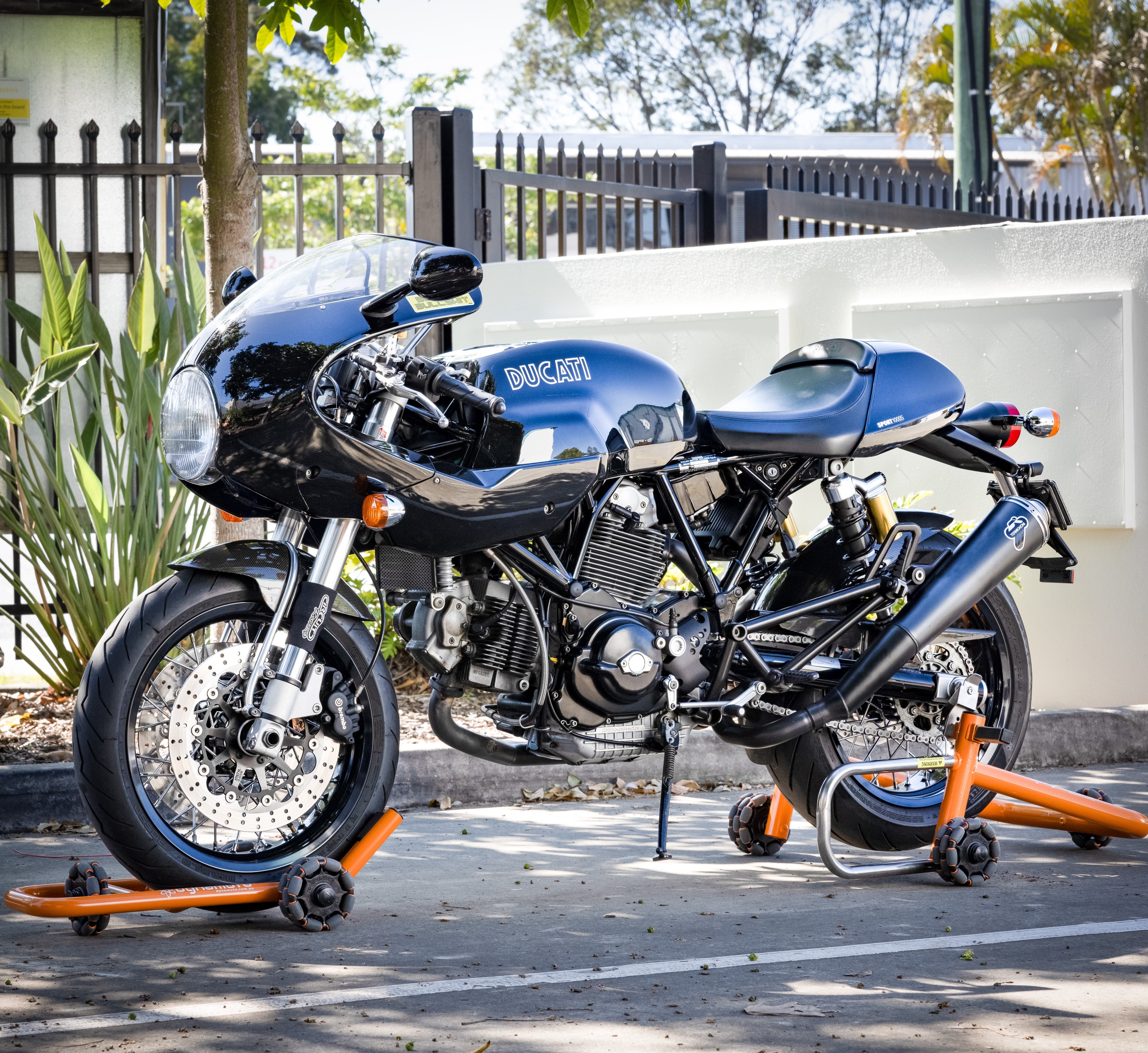 Ducati Sports Classic 1000 バイクスタンド、フロント＆リア多方向