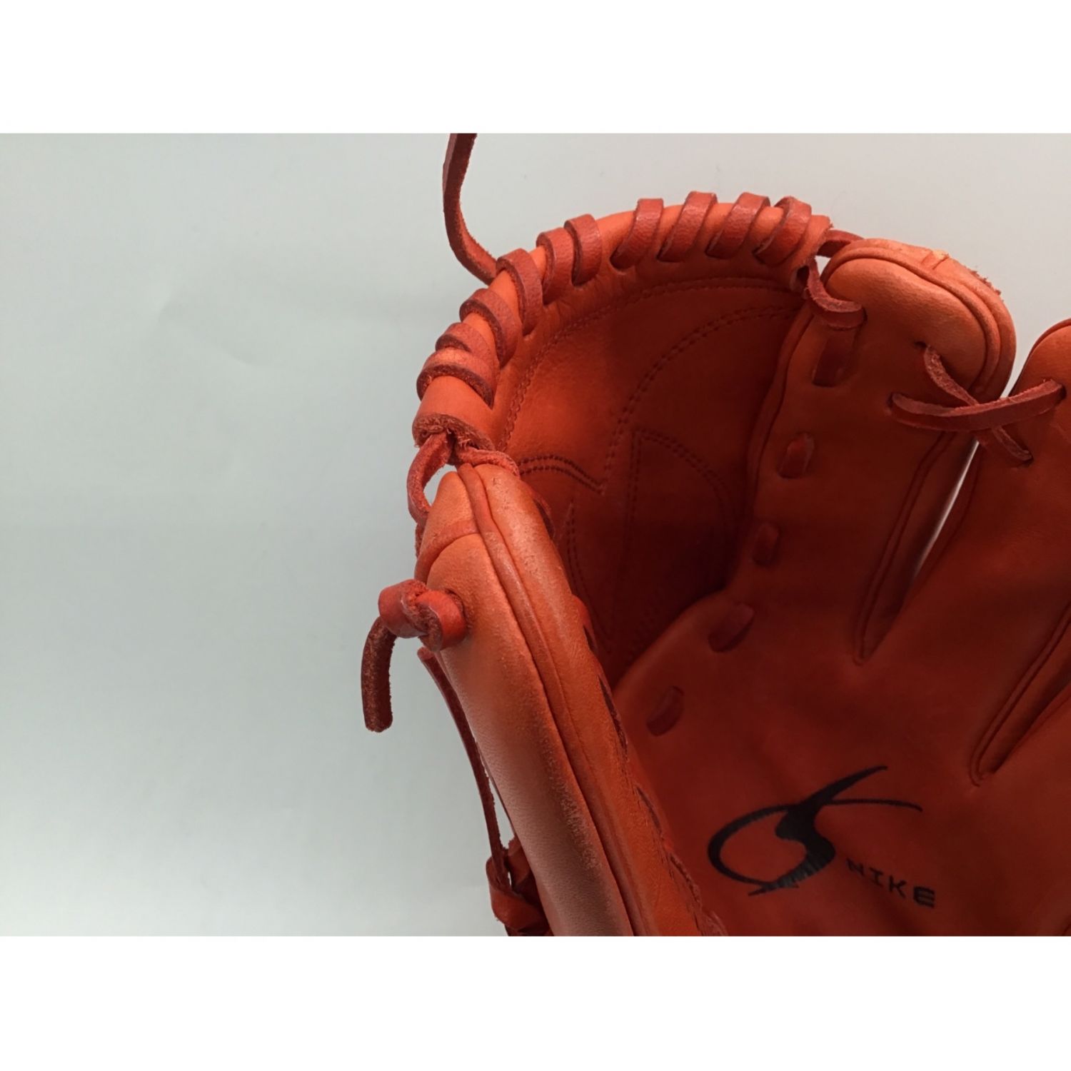 ナイキ硬式グローブ左投げ ☆ NIKE ナイキ 未使用 ピッチャー用 格安