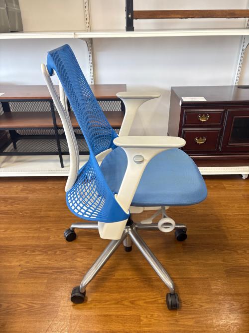 Herman Miller (ハーマンミラー) セイルチェア ブルー×ホワイト 132