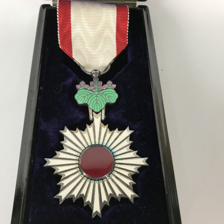 旭日単光章 勲六等単光旭日章 日本軍勲章ケース付き - 中古小物