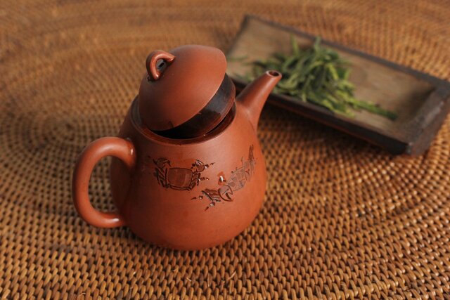 二代 山田常山 蟹図 常滑朱泥茶壷/急須/茶壺 P105｜骨董店 のびる 古