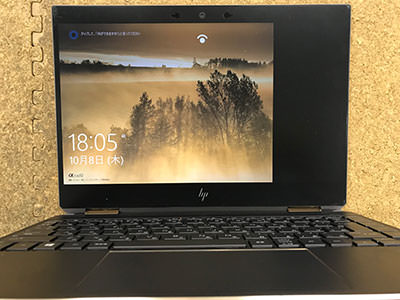 HP Spectre x360 13-ap0040TUの画面故障、黒い帯が発生 | 液晶修理センター