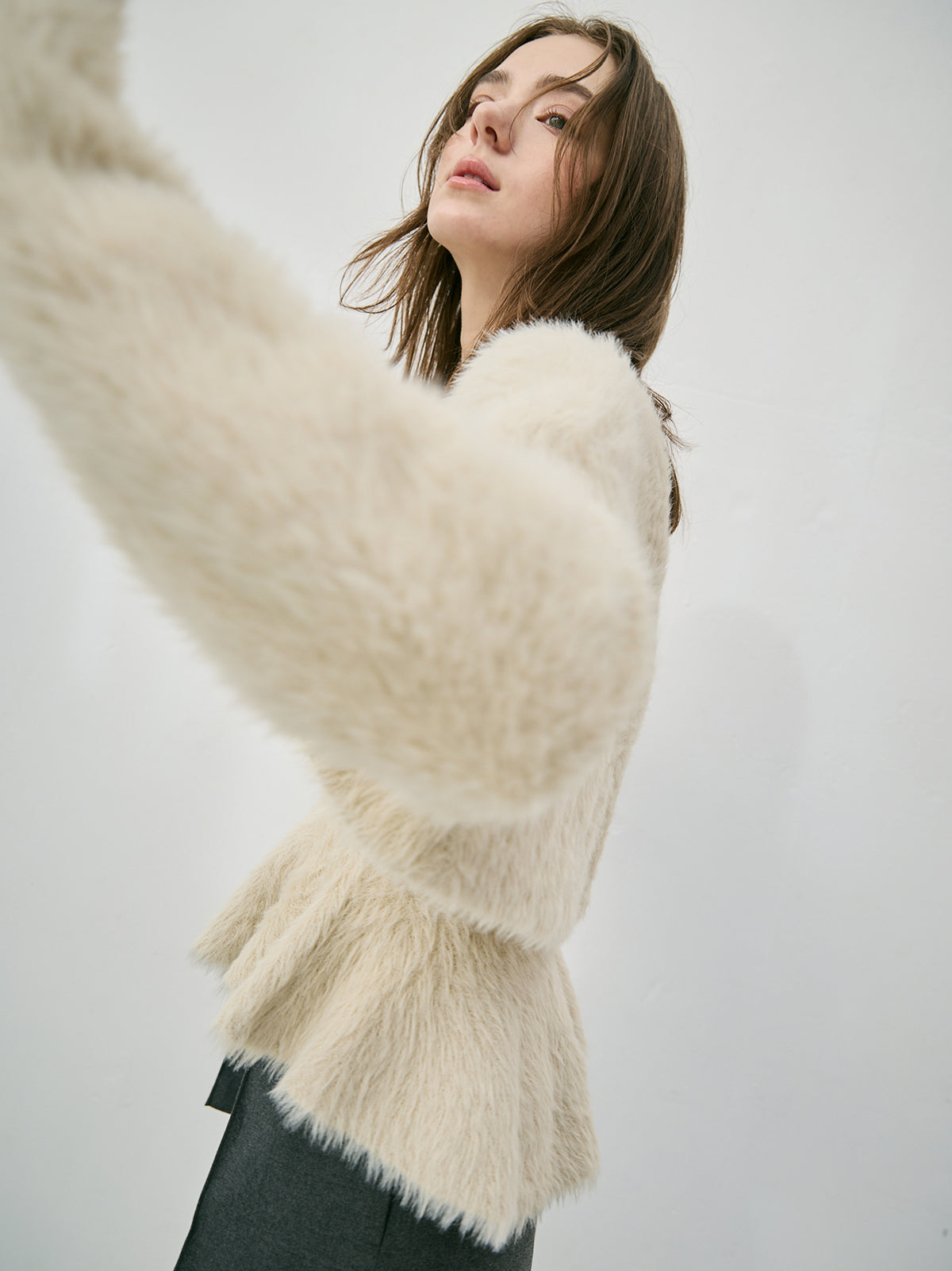 フェザーペプラムニットカーディガンセット