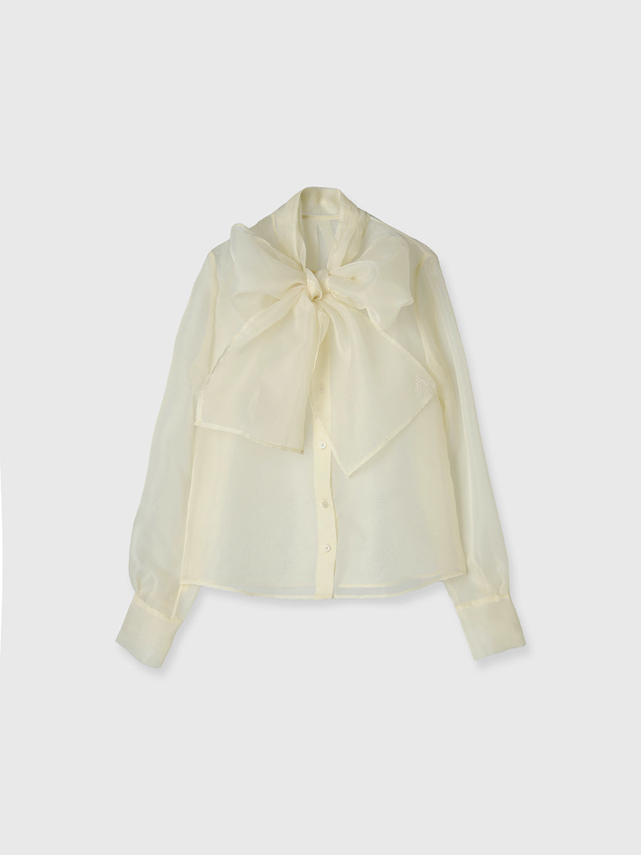 ボウタイシアーブラウス