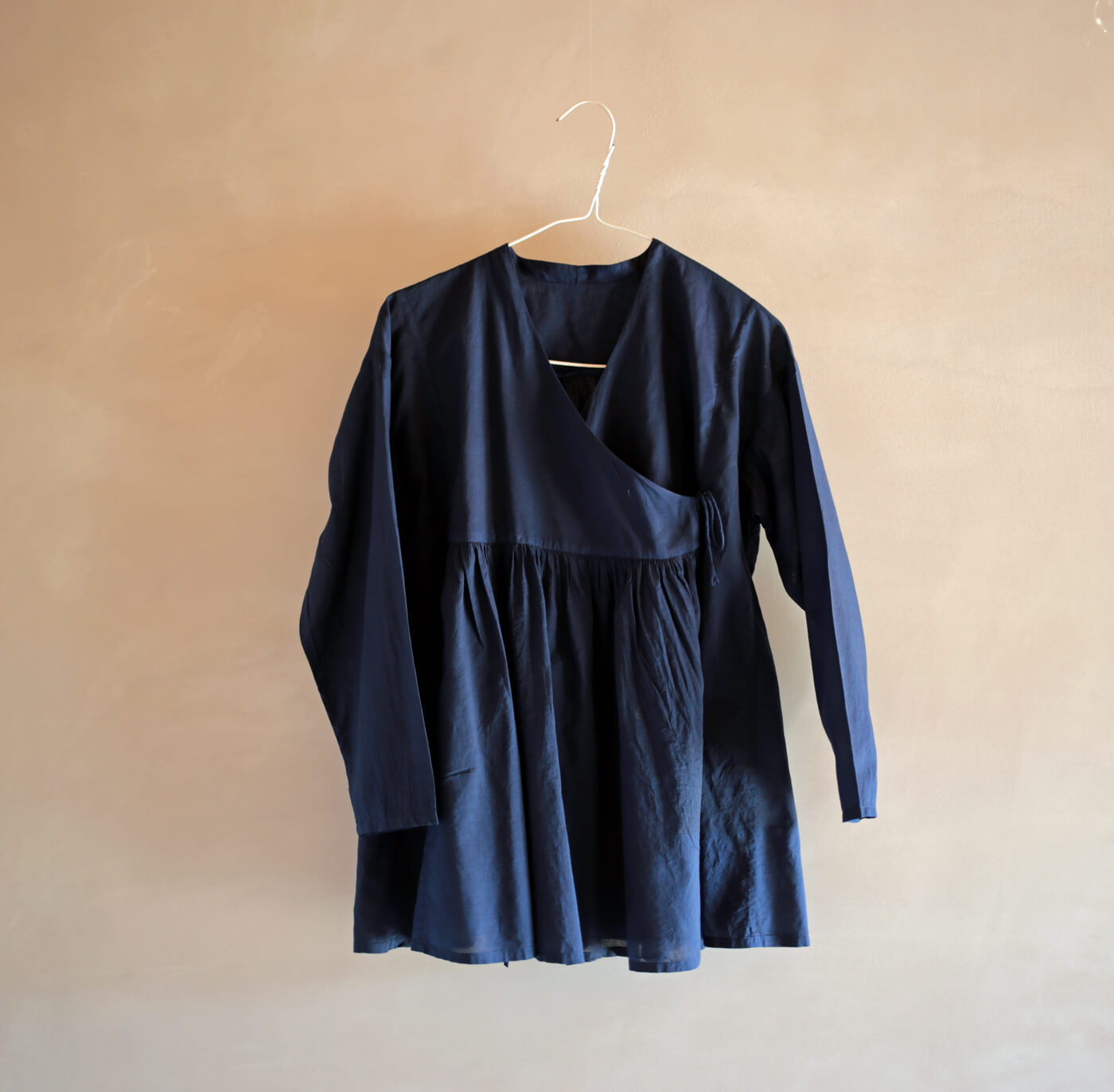 藍染めカシュクールシャツ｜えみおわす