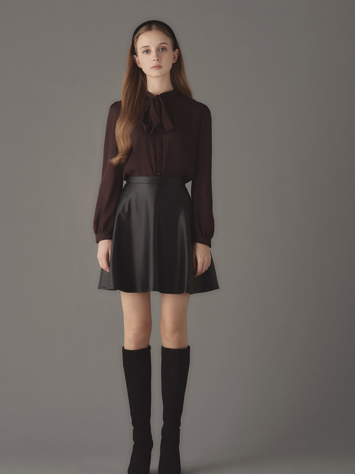 Fake leather flare mini skirt | EmiriaWiz公式オンラインストア
