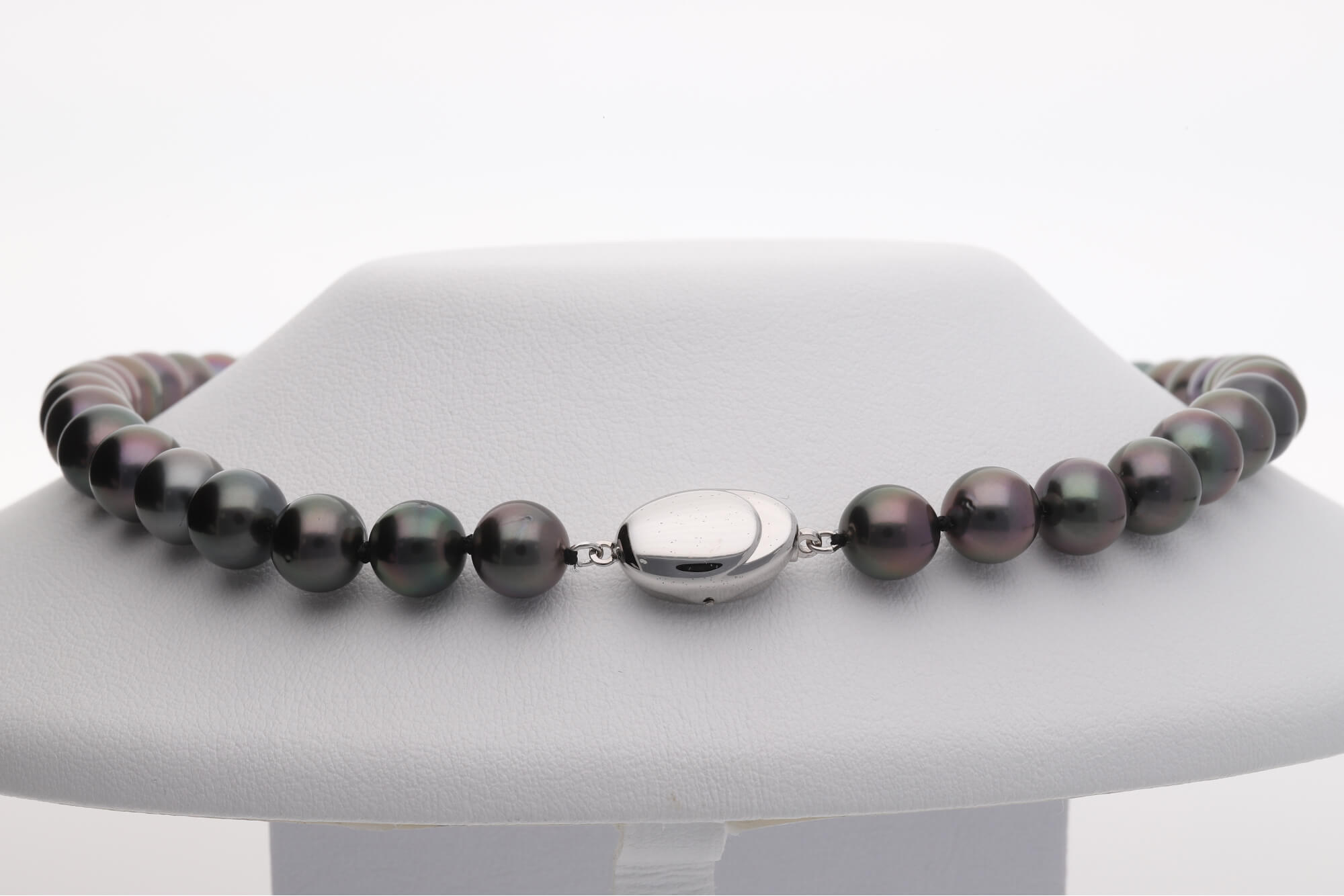 黒蝶真珠（タヒチ） ブラックパールネックレス 8.2-10.5mm ラウンド系