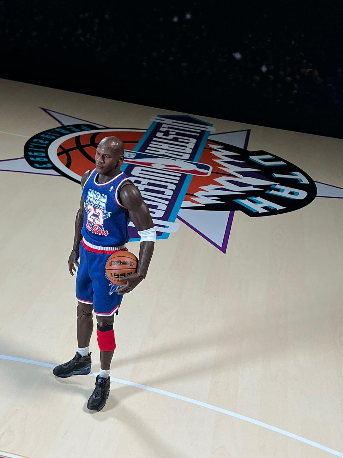 StockXとENTERBAYがコラボ。マイケル・ジョーダン1/6フィギュアが本日