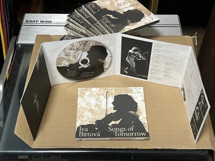 明天之歌Songs of Tomorrow | 伊娃·比托娃Iva Bittová | Old Heaven Books