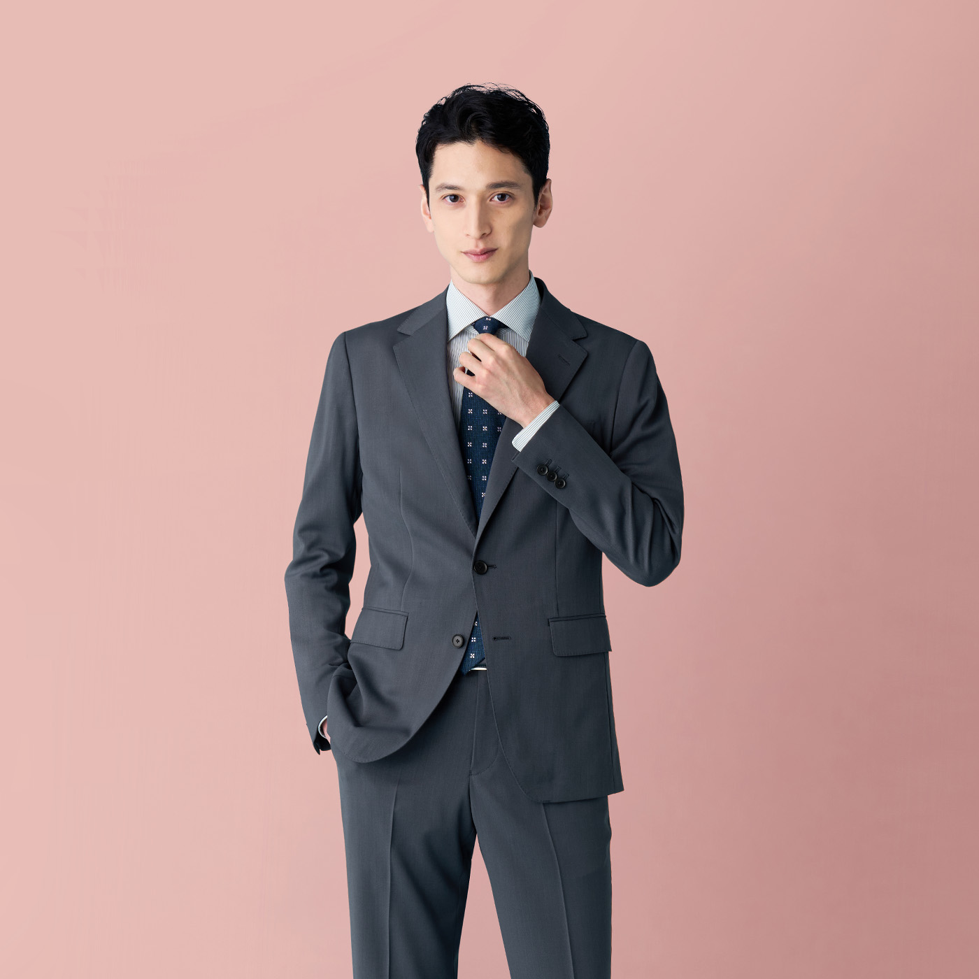 現代の働き方に寄り添った、スーツ見えセットアップスタイル