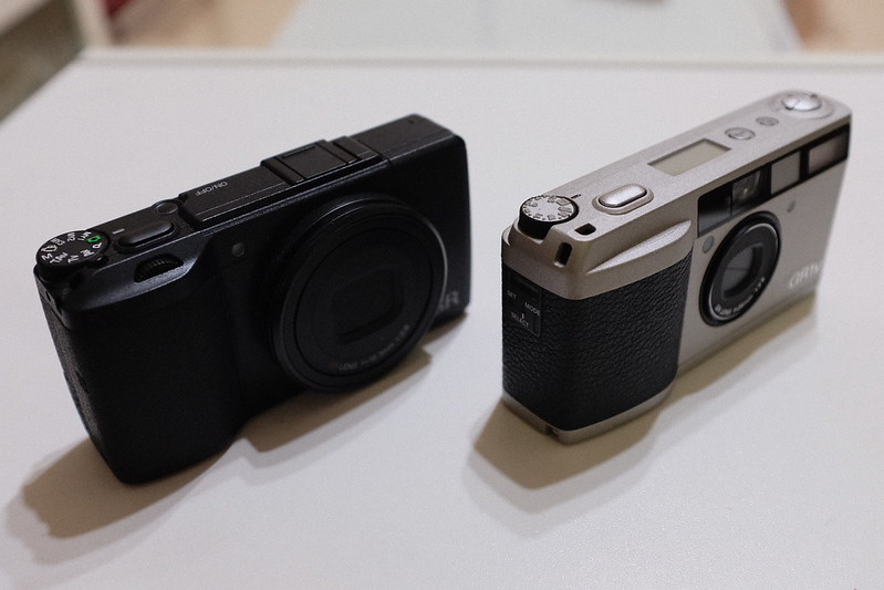 コンパクトフィルムカメラRICOH GR1vの大きさ比較なのです！ - SAY