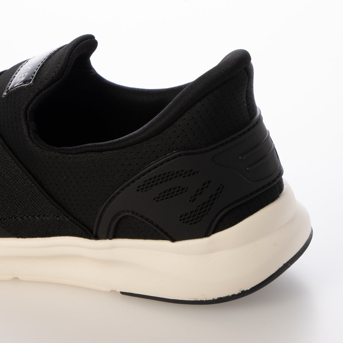 MK MICHEL KLEIN Lightweight Easy to Walk Low-Cut Slip-In Slip-On Sneak