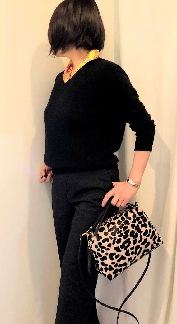 GIANNI CHIARINI（ジャンニキアリーニ）のヒョウ柄のバッグのコーデ