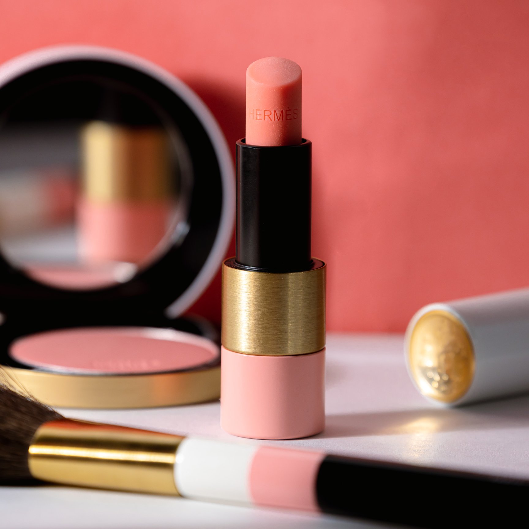 エルメスからチークが初登場、ピンクがメインの全8色をラインナップ