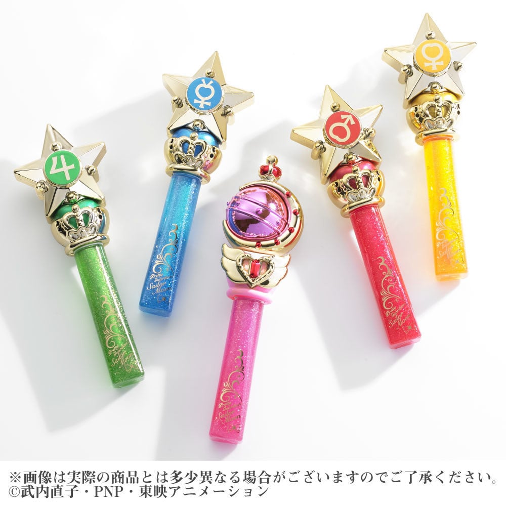 セーラームーンのロッドと戦士の変身アイテムをモチーフにしたリップ