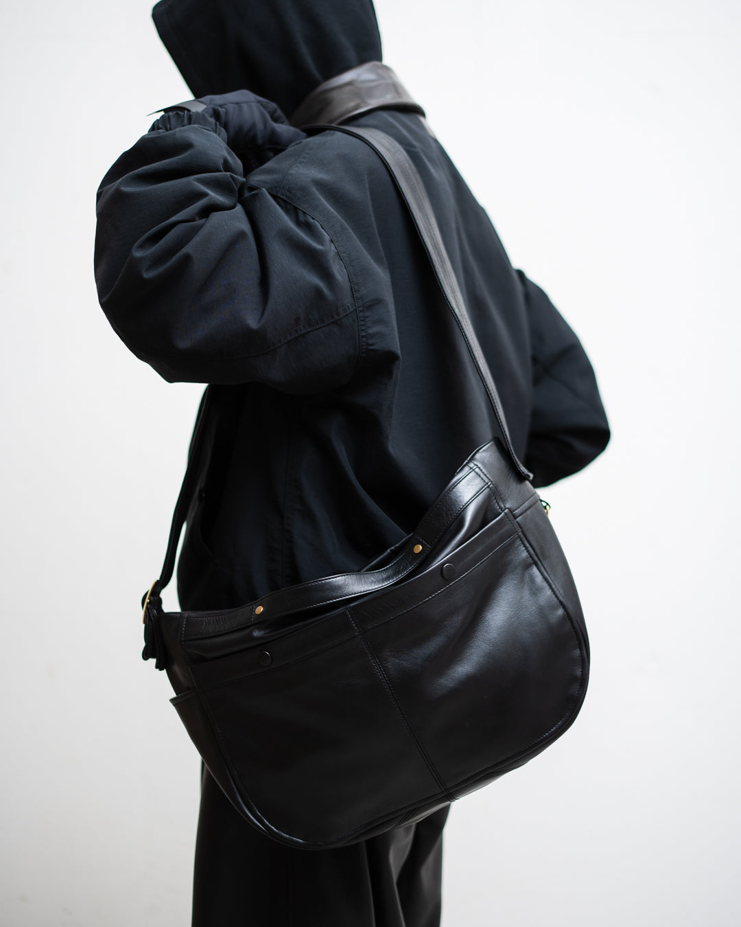 通販] CCU(シーシーユー) NEW NEWSPAPER BAG M 商品ページ – fazeone