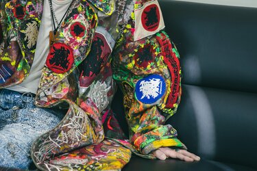 画像・写真：詩人・三代目魚武濱田成夫を二度見する人々「その顔が見