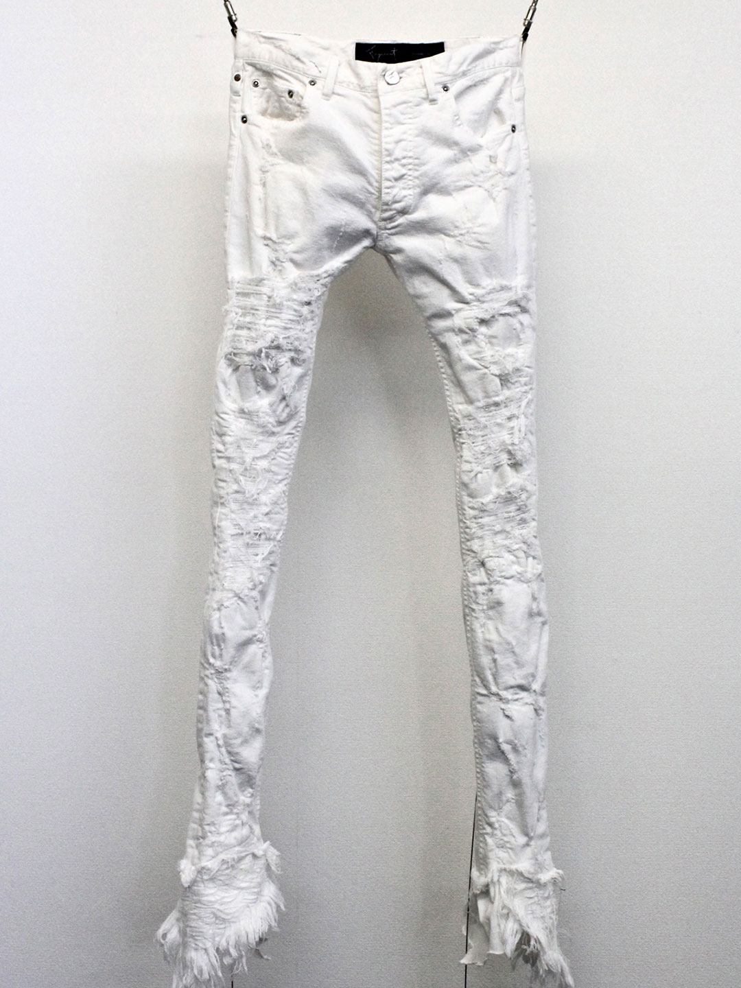 FAGASSENT】純白の狂気。歩く場所すべてがステージになるアーティスト