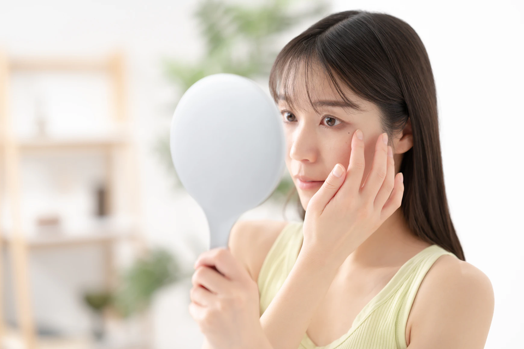 お肌の気になる部分をなんとかしたい！低周波美顔機シミ取りホクロ取り